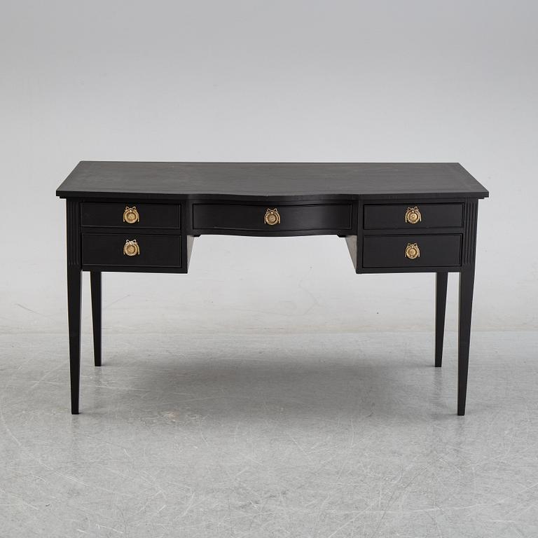 A painted writing desk, Reprodux England second half of the 20th century.