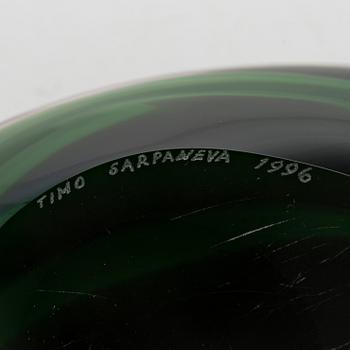 Timo Sarpaneva, a 'Sleeping bird' sculpture signed Timo Sarpaneva 1996. Nuutajärvi glass factory.