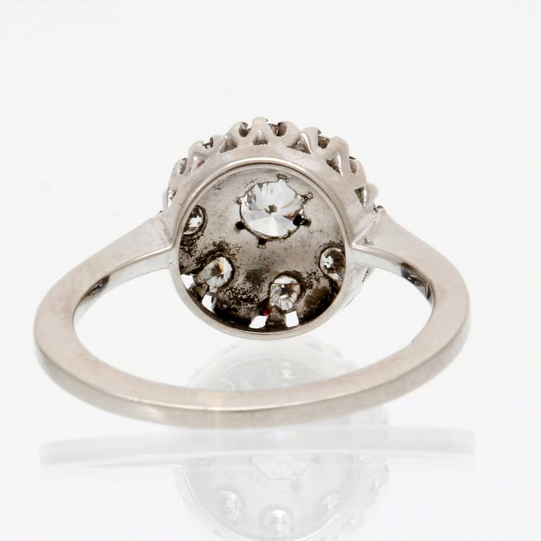 Ring 18K whitegold brilliant-cut diamonds approx 0,50 ct in total.