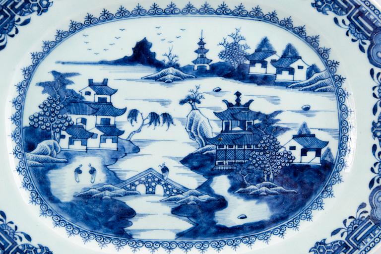 A Chinese porcelasin blue and white Qianlong plate.