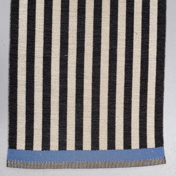 GALLERIMATTA, maskinvävd, "Arkad long stripe",  Gunilla Lagerhem-Ullberg , Kasthall, ca 424 x 80 cm.