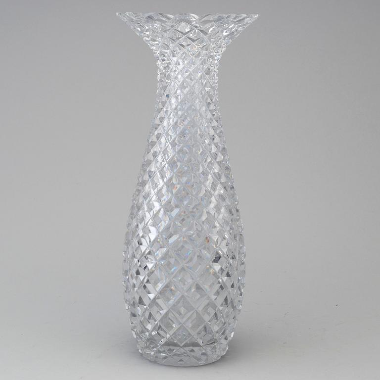 A crystal glass vase, early 20th century.