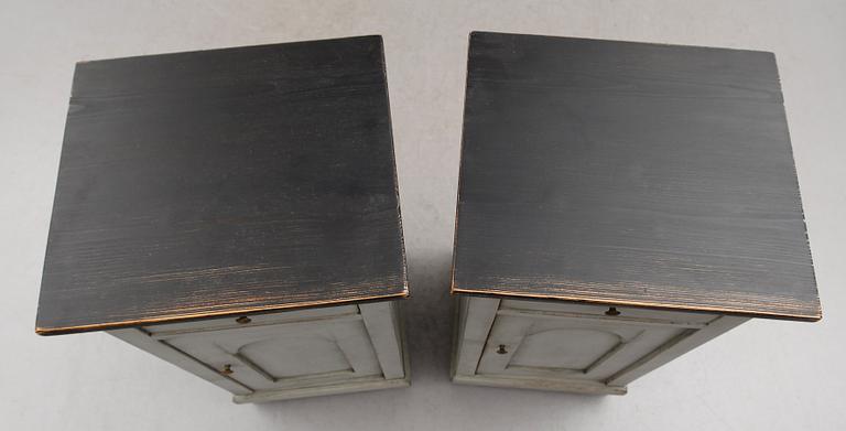 SÄNGBORD, 1 par, 1900-talets första hälft.