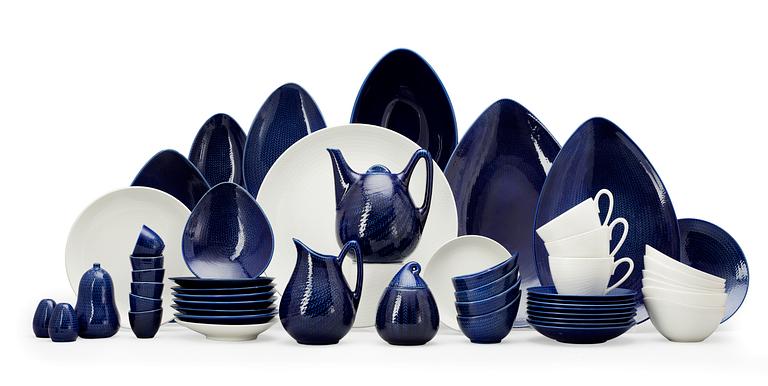 A Hertha Bengtsson 84 pcs 'Blå Eld' creamware dinner service, Rörstrand.