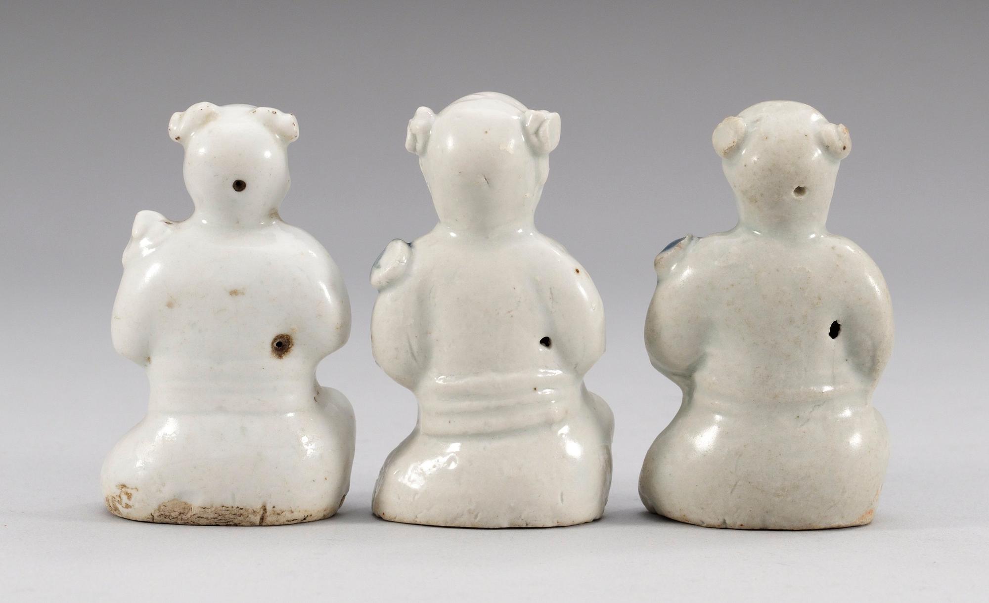 FIGURINER, tre stycken, porslin. Qing dynastin.