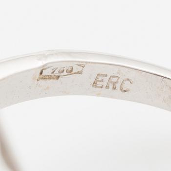 Ring, 18K vitguld med safir och små diamanter, genombruten dekor.