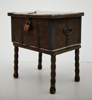 SKRIN, allmoge, märkt med årtal 1734.
