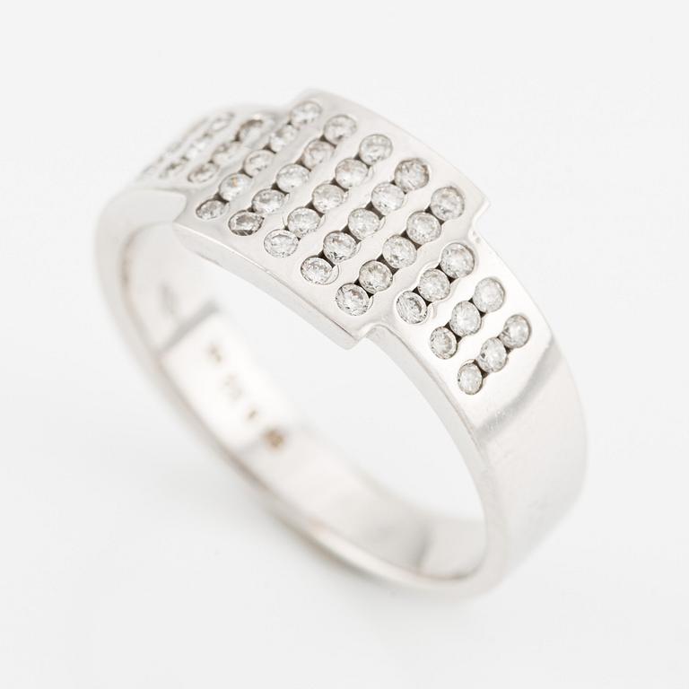 Ring, white gold with brilliant-cut diamonds.