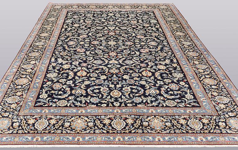 A carpet, Kashan, ca 355 x 238 cm.