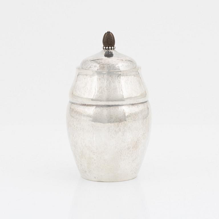 Georg Jensen, tedosa med lock, modell 38, sterlingsilver, 1919- ca 1927.