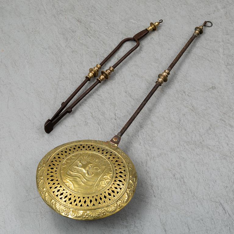 SÄNGVÄRMARE och GLÖDTÅNG, smide och mässing, 1700-tal.