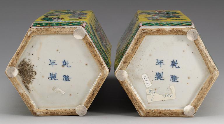 A pair of yellow ground famille verte vases, Qing dynasty, 19th Century, with Qianlong´s four character mark.