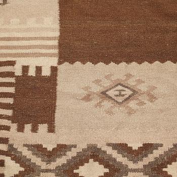 A kelim rug, 195 x 130 cm.