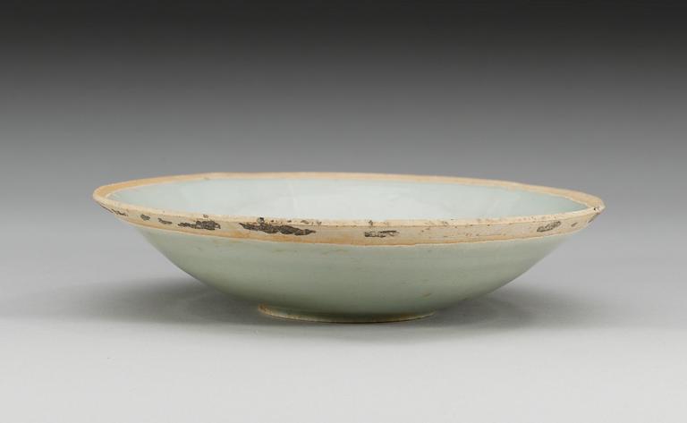 A celadon glazed dish, Song/Yuan dynasty.