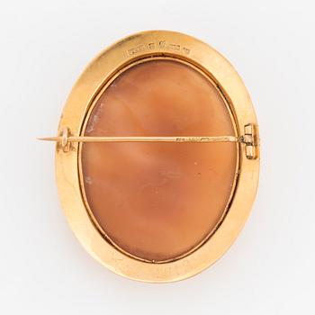 BROSCH, med skuren snäckskalscamé, Gustaf Dahlgren & Co, Malmö 1916.