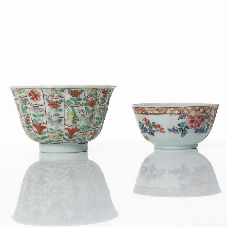 Two Chinese porcelain cups with saucers, Qing dynasty, 18th century.