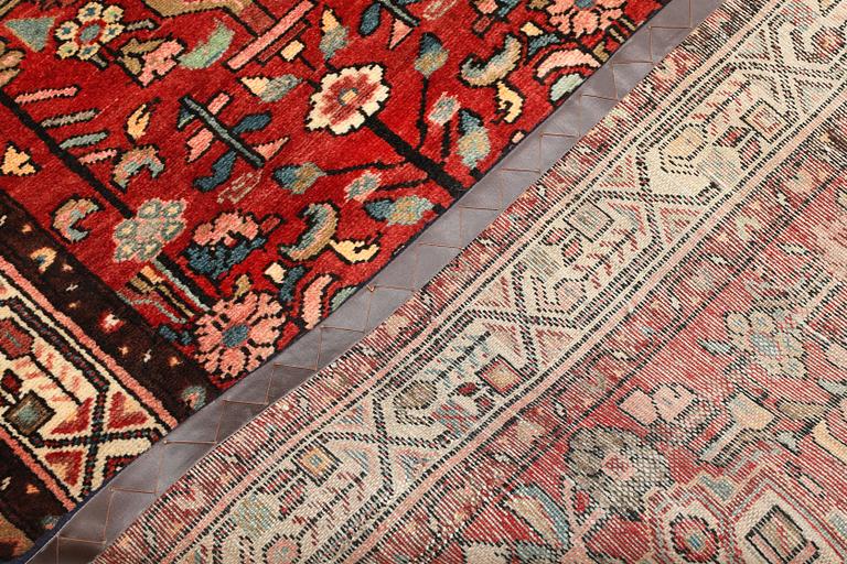 A Hamadan runner, approx. 415 x 103 cm.
