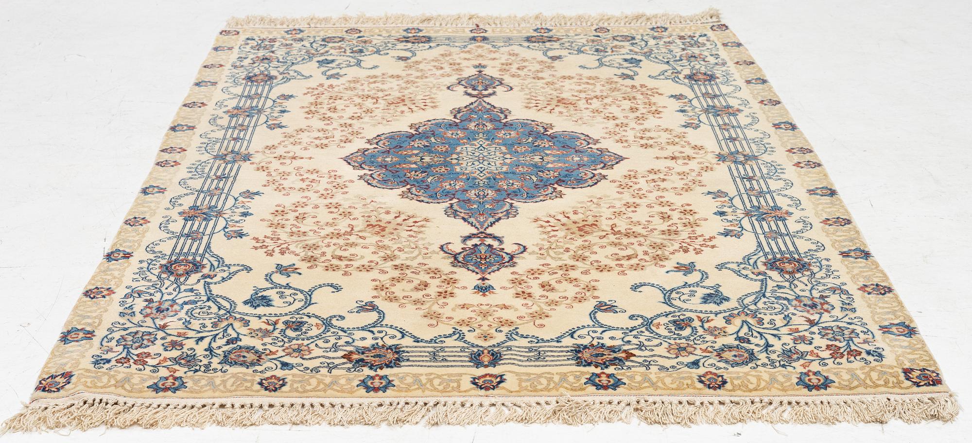 An Isfahan rug, c. 158 x 102 cm.