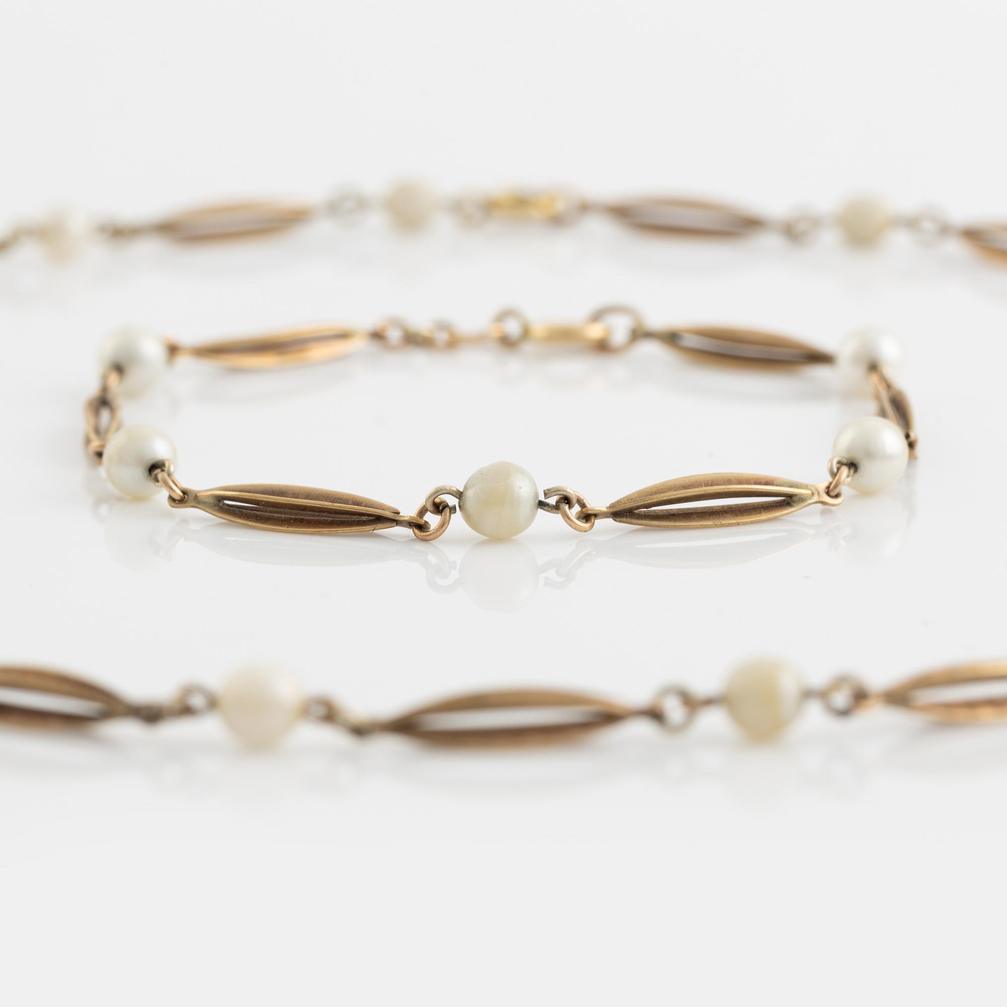 Bracelet and necklace, low fineness gold and pearls.
