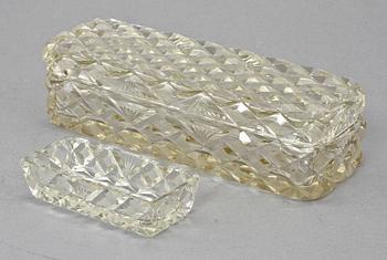 TOALETTUPPSÄTTNING, 7 delar, glas, omkring 1900.