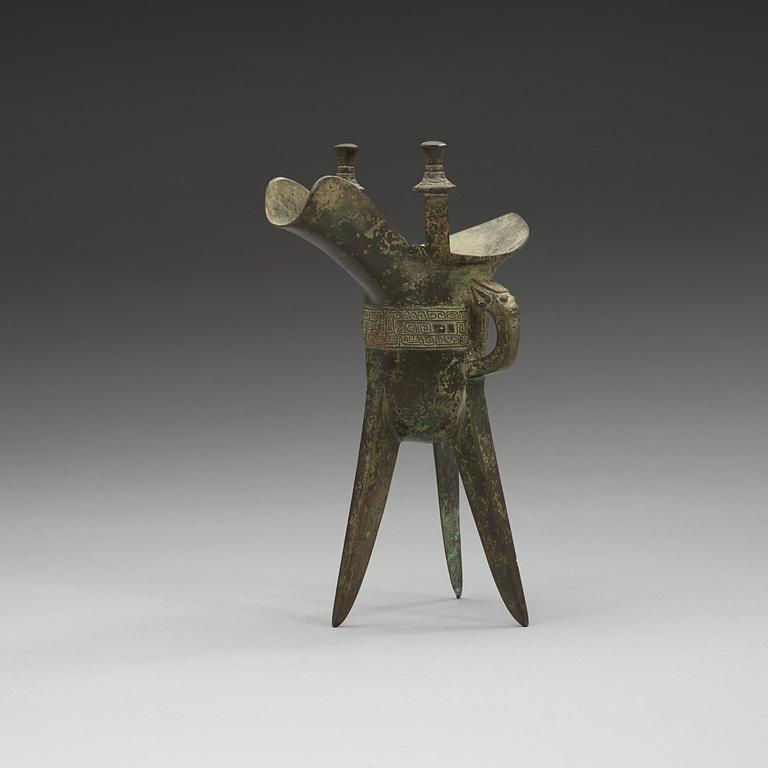 An archaic bronze ritual libation vessel (Jue), presumably Shang dynasty (1600 BC-1046 BC).