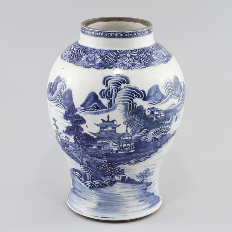 URNA, porslin, Kina, 1700-tal.