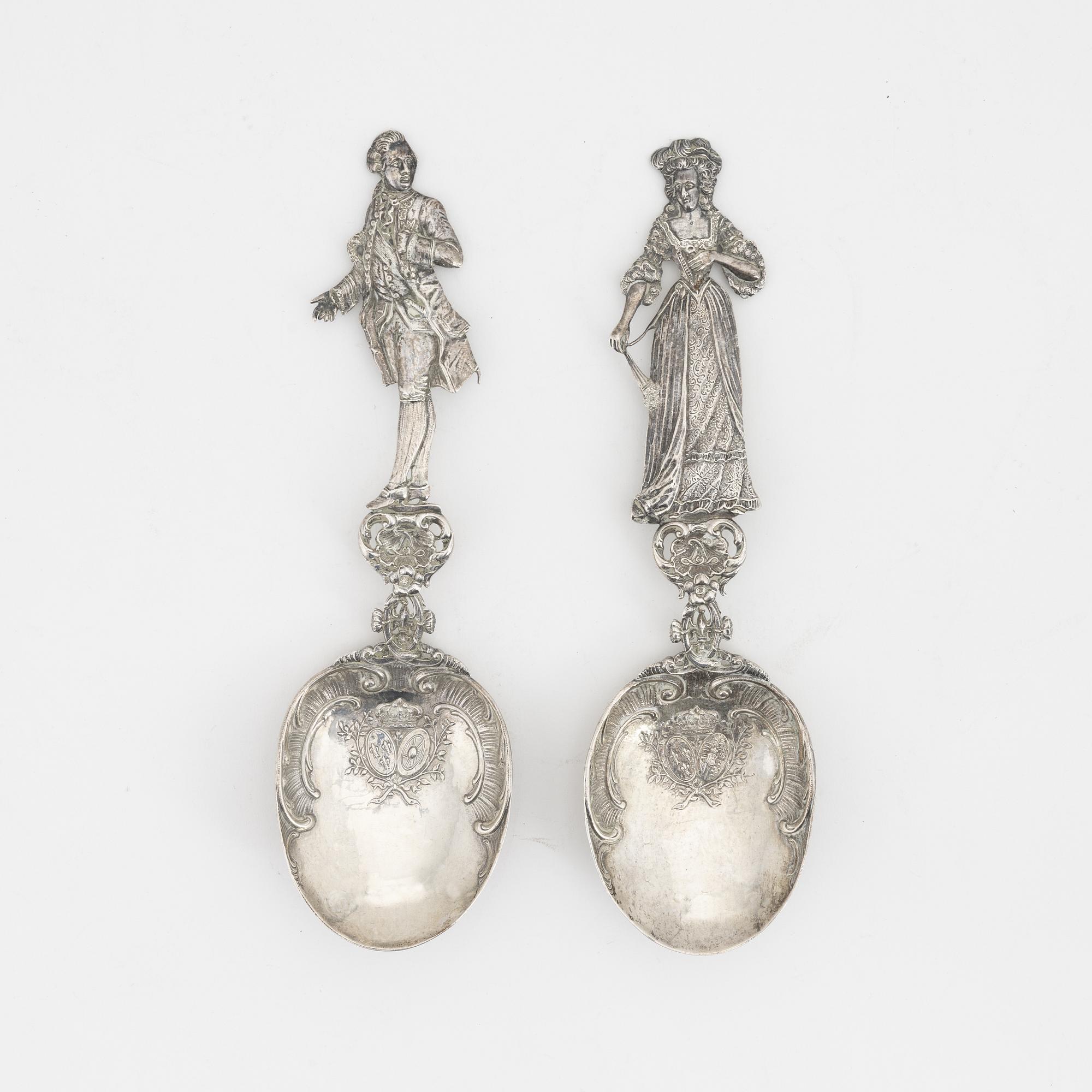 A pair of silver spoons, import mark of Edwin Thompson Bryant, London 1896.