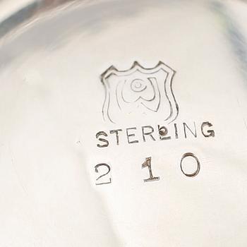 KAFFESERVIS, 4 delar, sterlingsilver, 1900-talets första hälft. Vikt ca 1390 gram.