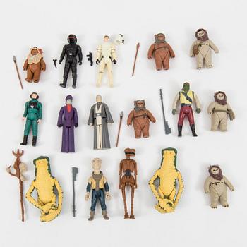 Sixteen Star Wars action figures by Kenner 1985.