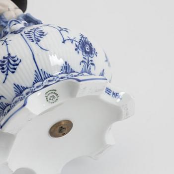 Royal Copenhagen, kandelaber, porslin, "Musselmalet Helblonde", modell 1006, Danmark, 1969-73.