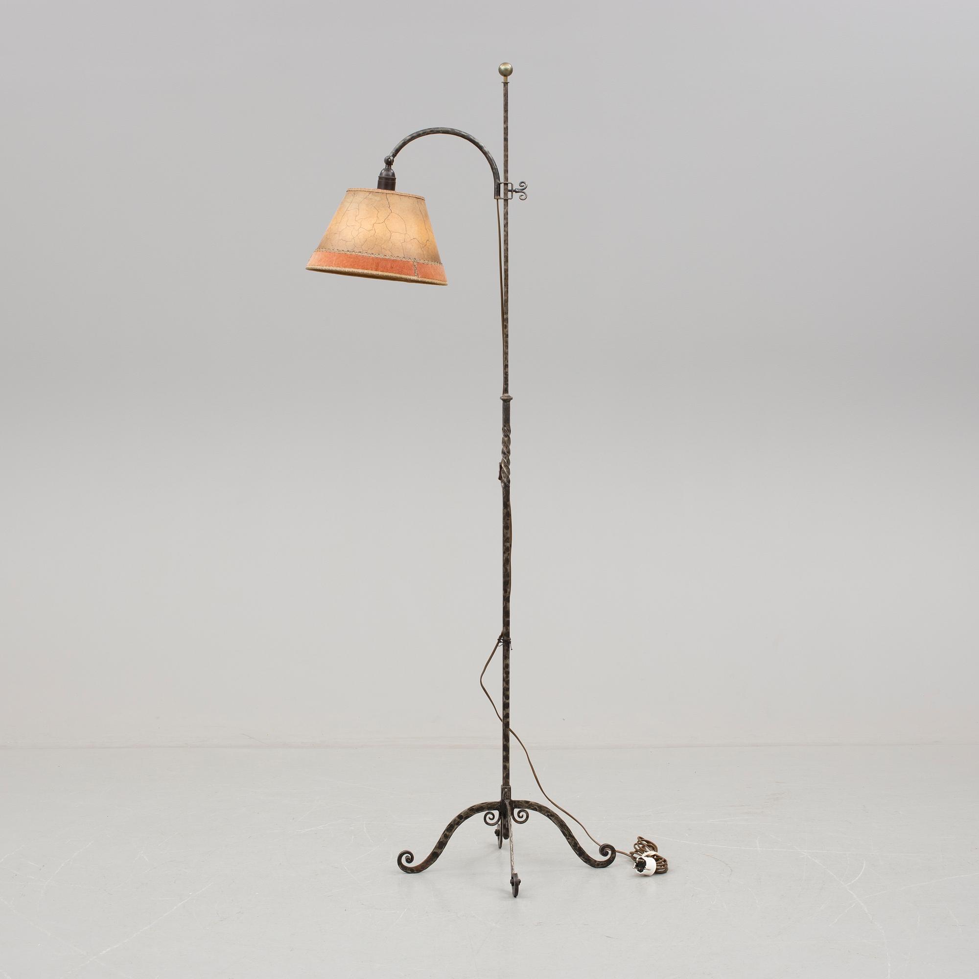 GOLVLAMPA, smide, 1900-talets andra hälft.