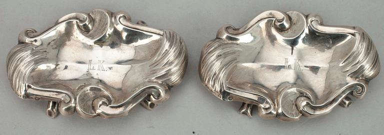 NÅLFAT, silver, Georg Pettersson, Åbo 1882. Tot. vikt ca 44,3 g.