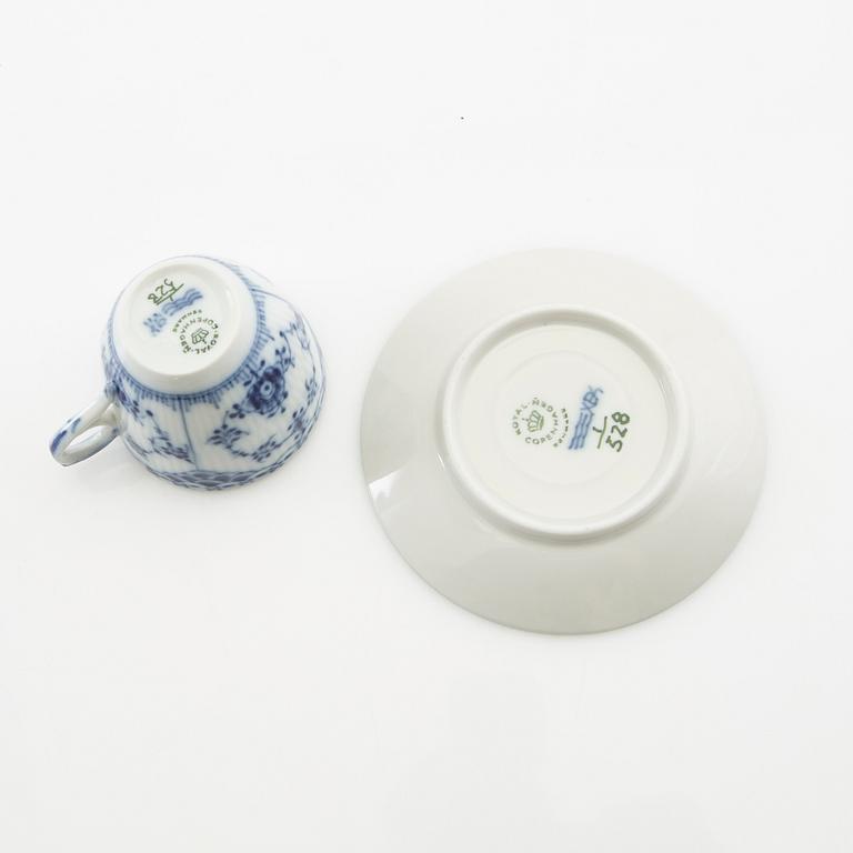 Service "Musselmalet" 13 dl Royal Copenhagen Denmark porcelain.