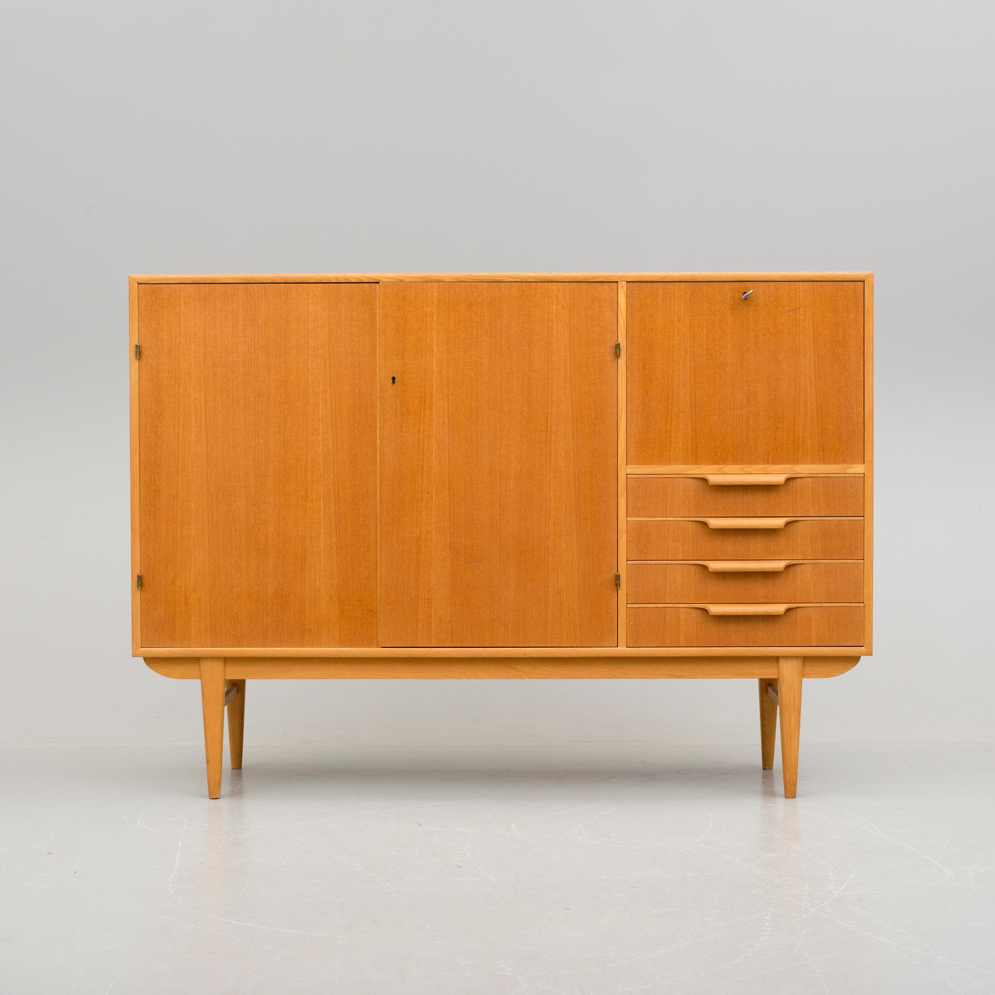 SIDEBOARD, 1900-talets mitt.