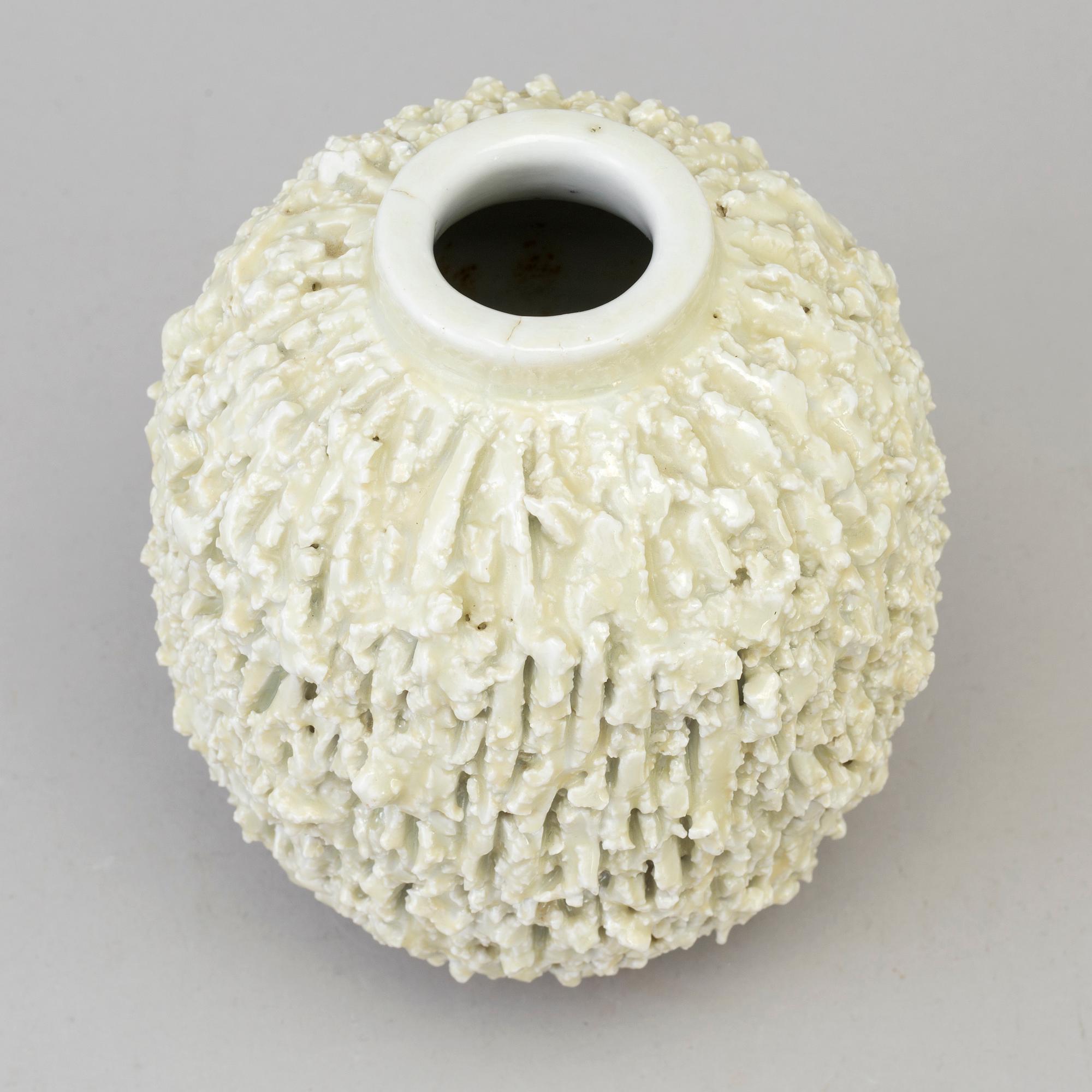 GUNNAR NYLUND, vas, chamotterat stengods, Rörstrand, 1900-talets andra hälft.