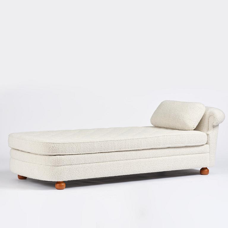 Josef Frank, a daybed model "Couch 775", Firma Svensk Tenn, 2021.