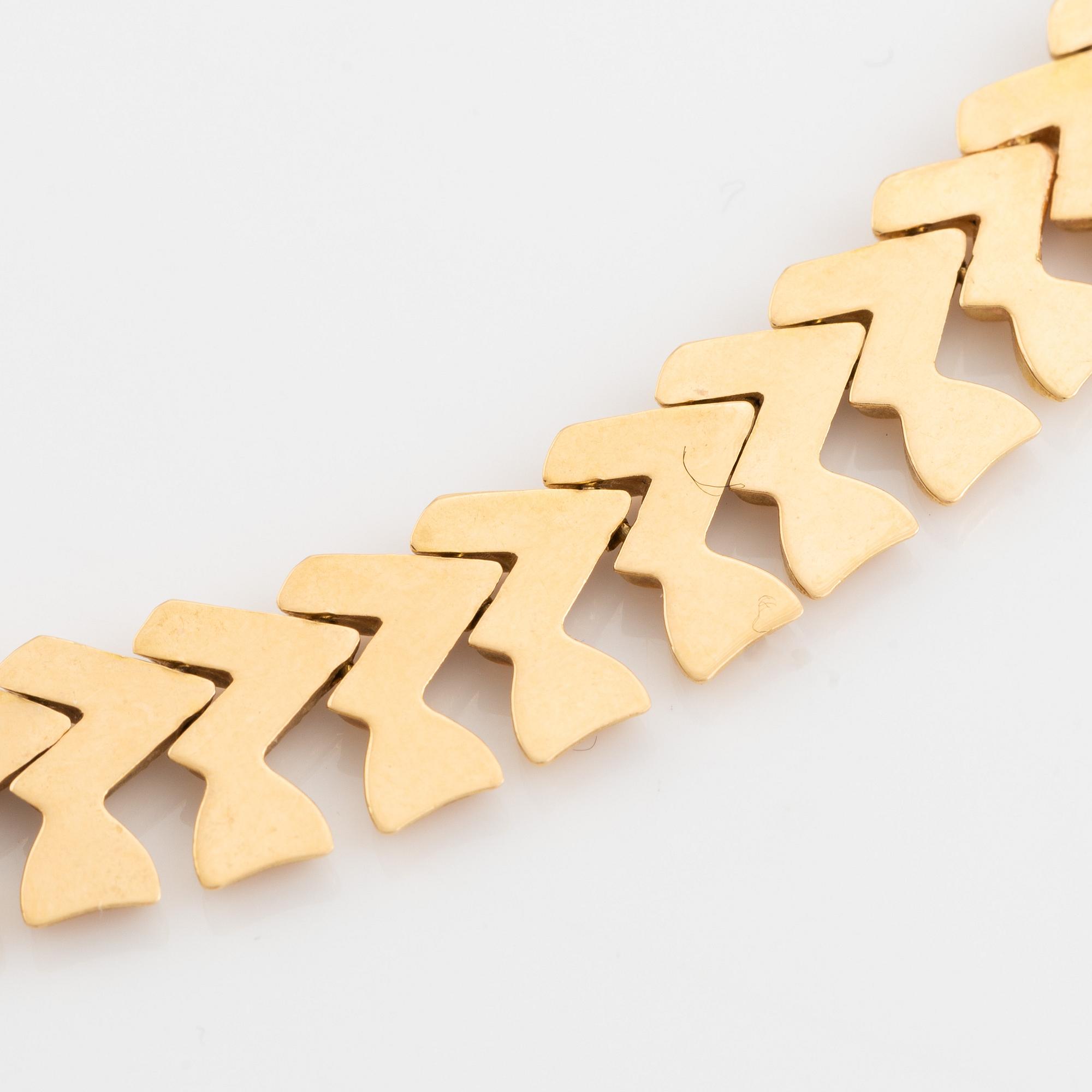 18K gold necklace, Italy.