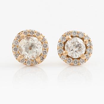 Earrings 18K gold with old-cut diamonds and side stones of brilliant-cut diamonds.