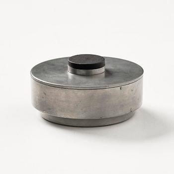 Nils Fougstedt, ask med lock, modell "A 1415", Firma Svenskt Tenn, Stockholm, 1935.