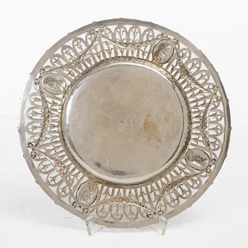 Round silver plate. Probably Georg Roth & Co. Hanau 1891-1919. Pseudomarks.