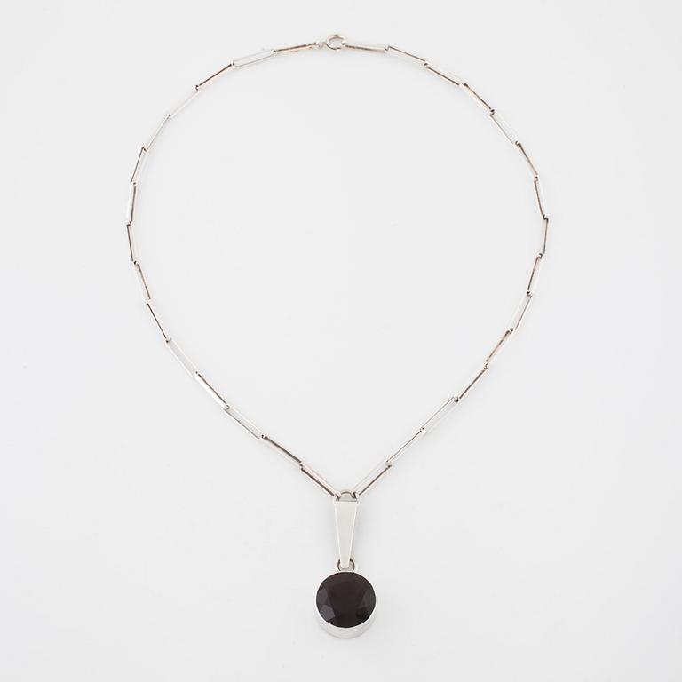 GERT THYSELL, Gussi, Malmö, 1967, a faceted smoky quartz pendant.