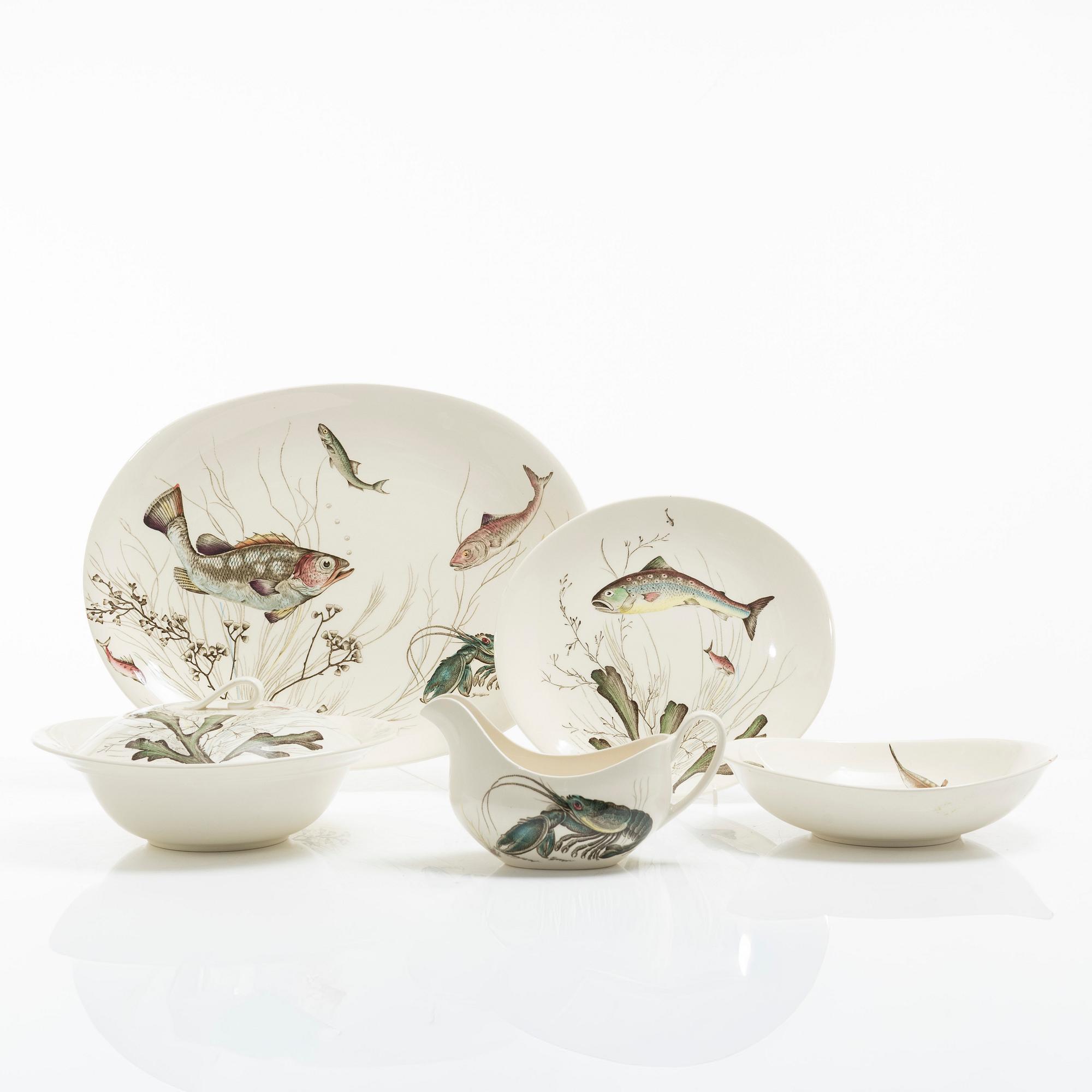 16 pieces of a Johnson Bros 'Fish' service, England.