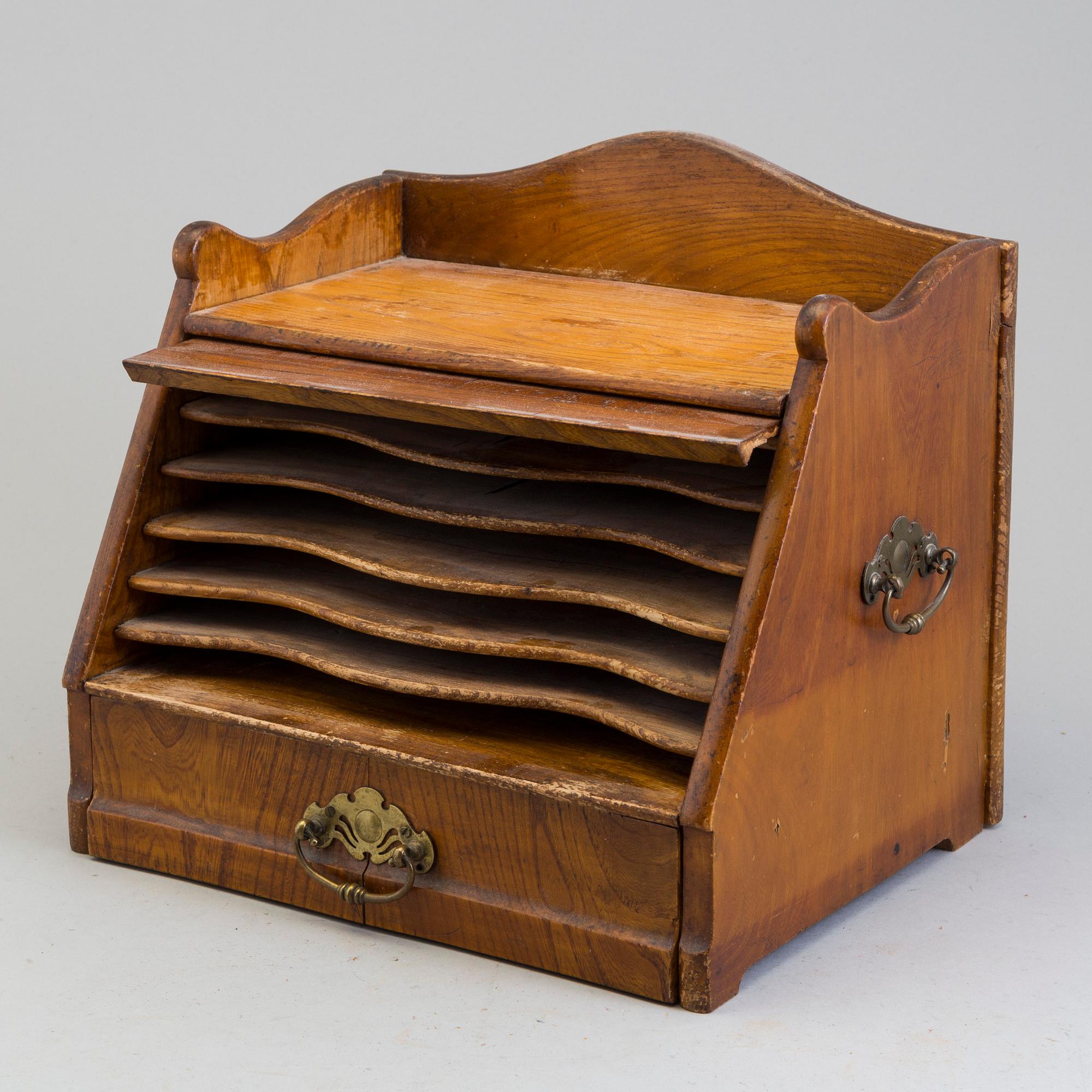 DOKUMENTHÅLLARE / POSTFACK, trä, jugend, 1900-talets första hälft.