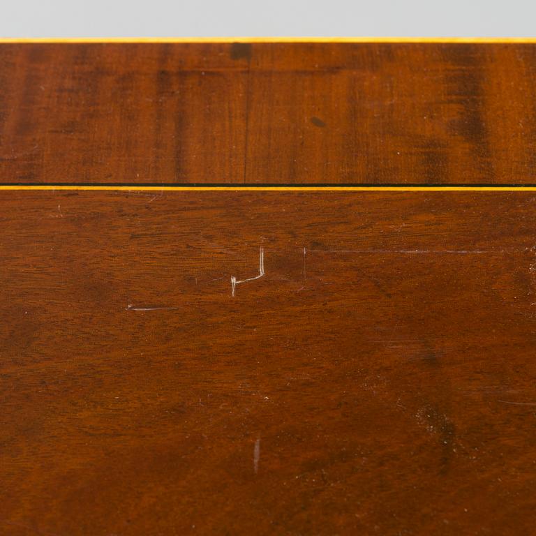 An Empire console table with mirror from around 1810.