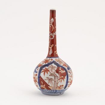 A Japanese imari water sprinkler, 20th century.