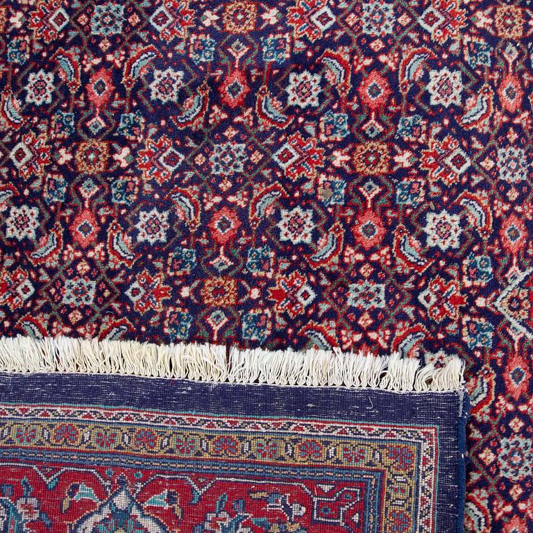 An old Serabend carpet ca 311 x 220 cm.