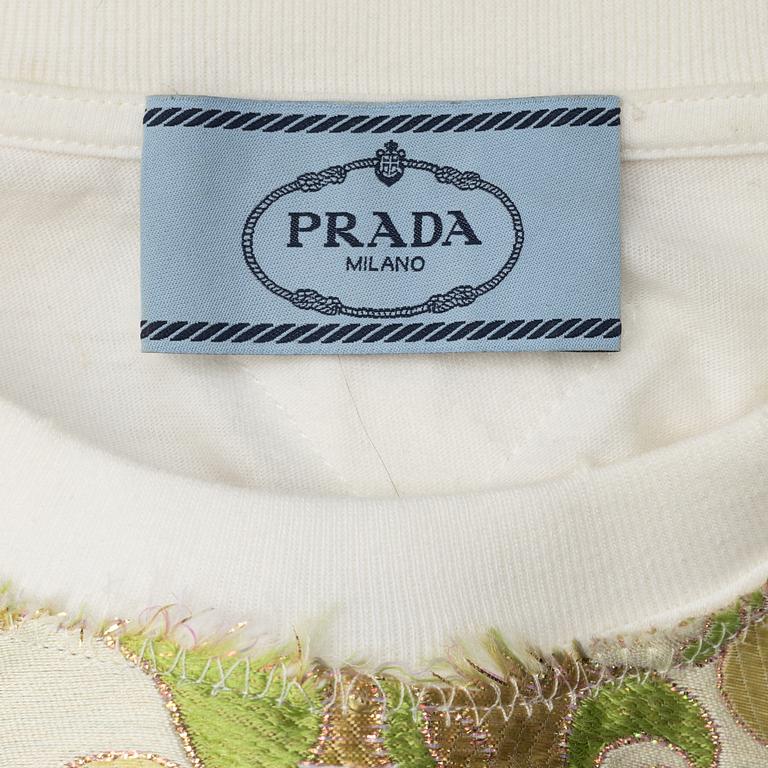 Prada, 2 st t-shirts samt 1 linne, storlek XS.