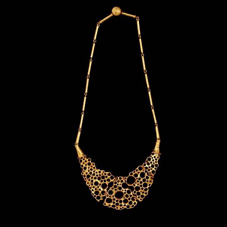 COLLIER, 18 k guld, modern design, 1900-talets andra hälft. Vikt ca 106 gram.