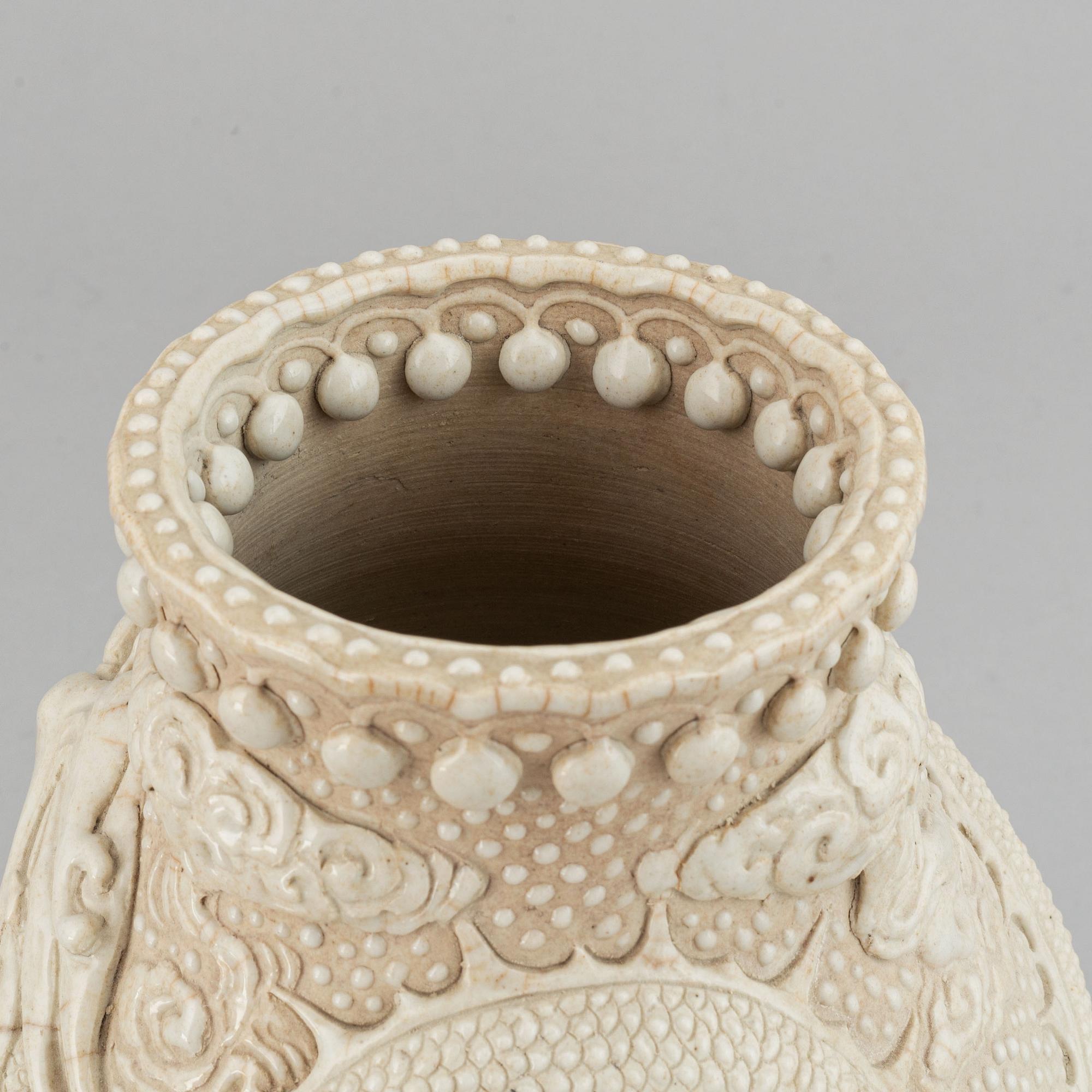 A Chinese vases, early 20th Century.