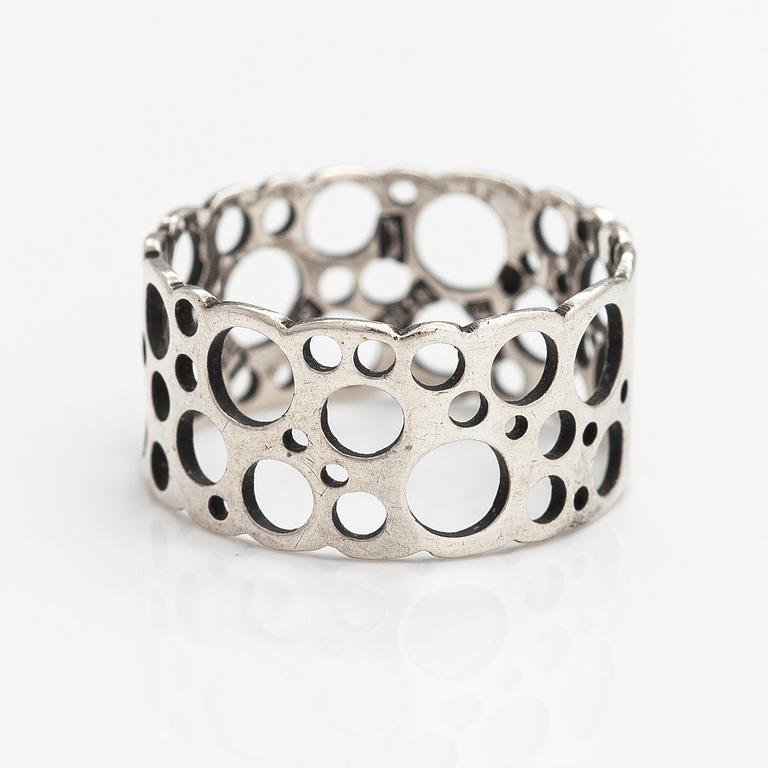 Liisa Vitali, A silver ring "Pitsi". Aatos Johannes Hauli, Helsinki 1968.